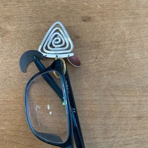 Lapel pin that also holds eyeglasses